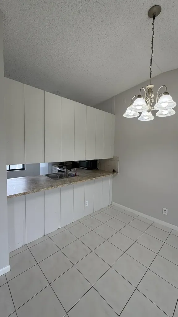 5460 S Lakewood Circle S Margate FL 33063