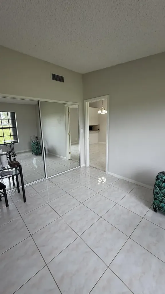 5460 S Lakewood Circle S Margate FL 33063