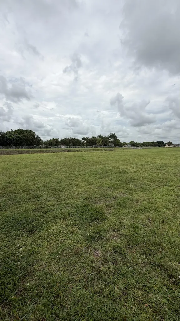 5460 S Lakewood Circle S Margate FL 33063