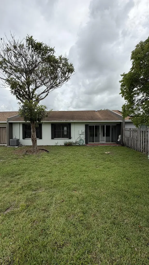 5460 S Lakewood Circle S Margate FL 33063