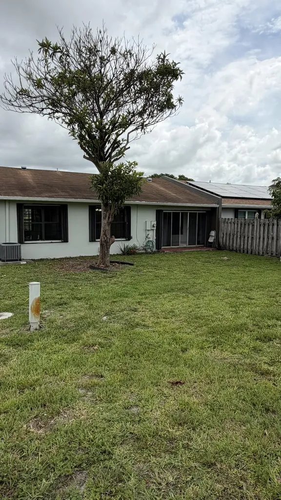 5460 S Lakewood Circle S Margate FL 33063