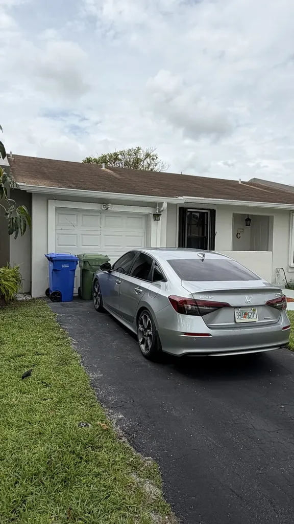 5460 S Lakewood Circle S Margate FL 33063