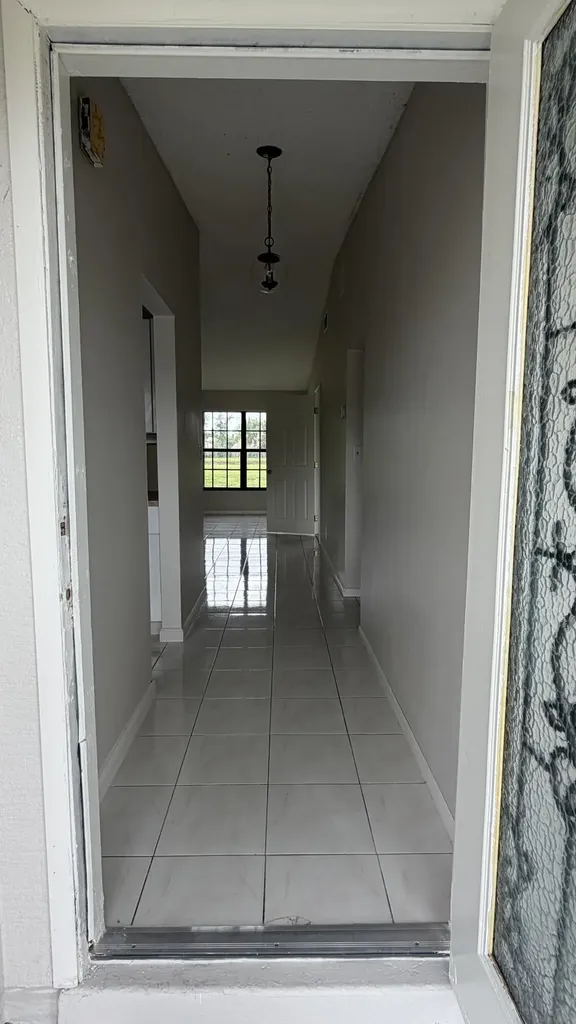 5460 S Lakewood Circle S Margate FL 33063