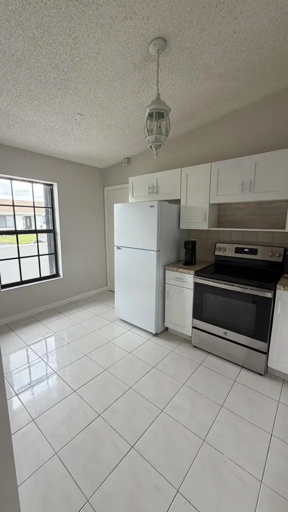 5460 S Lakewood Circle S Margate FL 33063