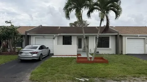 5460 S Lakewood Circle S Margate FL 33063