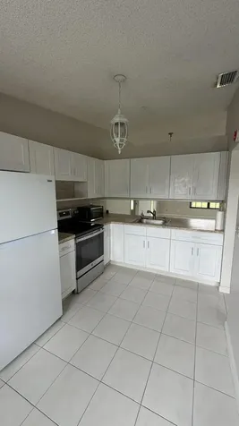 5460 S Lakewood Circle S Margate FL 33063