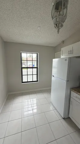 5460 S Lakewood Circle S Margate FL 33063