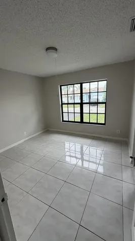 5460 S Lakewood Circle S Margate FL 33063