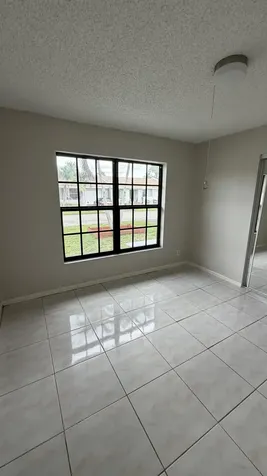 5460 S Lakewood Circle S Margate FL 33063