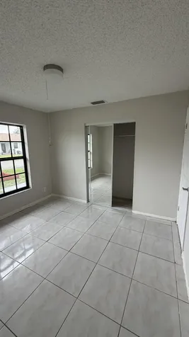 5460 S Lakewood Circle S Margate FL 33063