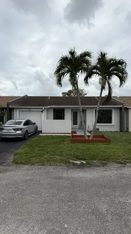 5460 S Lakewood Circle S Margate FL 33063