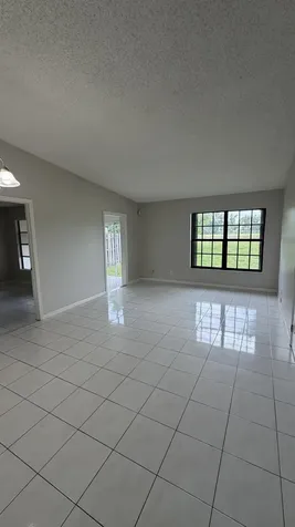5460 S Lakewood Circle S Margate FL 33063