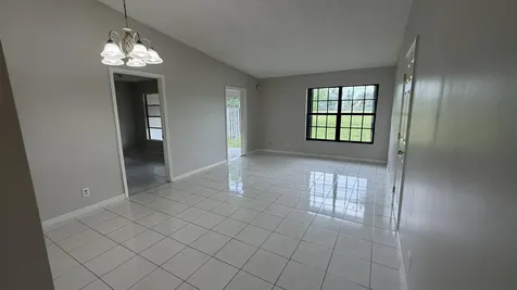 5460 S Lakewood Circle S Margate FL 33063