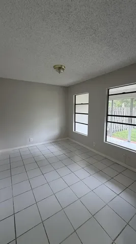 5460 S Lakewood Circle S Margate FL 33063