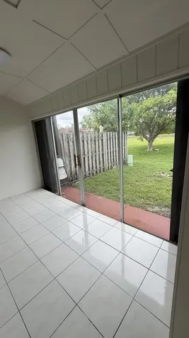5460 S Lakewood Circle S Margate FL 33063