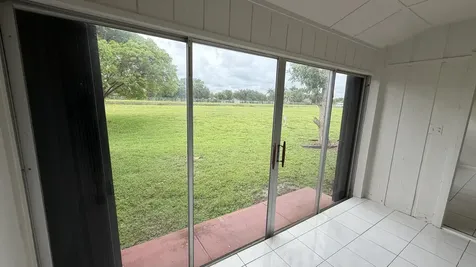 5460 S Lakewood Circle S Margate FL 33063