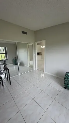 5460 S Lakewood Circle S Margate FL 33063
