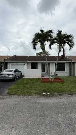 5460 S Lakewood Circle S Margate FL 33063