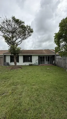 5460 S Lakewood Circle S Margate FL 33063