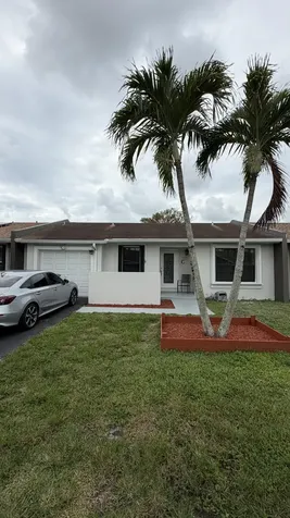 5460 S Lakewood Circle S Margate FL 33063