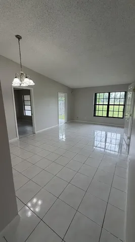 5460 S Lakewood Circle S Margate FL 33063