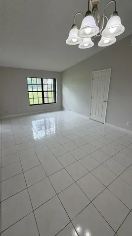 5460 S Lakewood Circle S Margate FL 33063