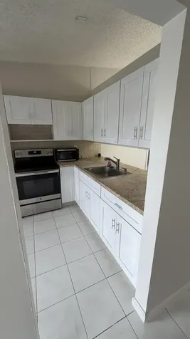5460 S Lakewood Circle S Margate FL 33063