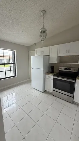 5460 S Lakewood Circle S Margate FL 33063
