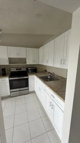 5460 S Lakewood Circle S Margate FL 33063
