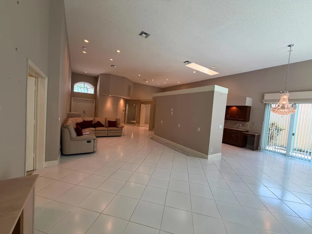 6429 Three Lakes Boynton Beach FL 33437