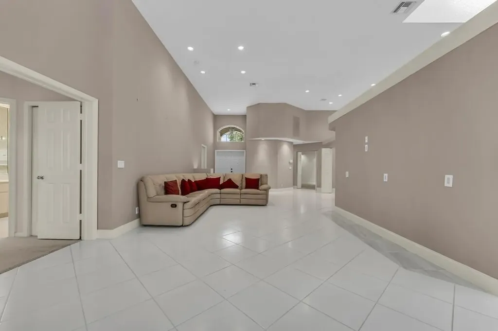 6429 Three Lakes Boynton Beach FL 33437