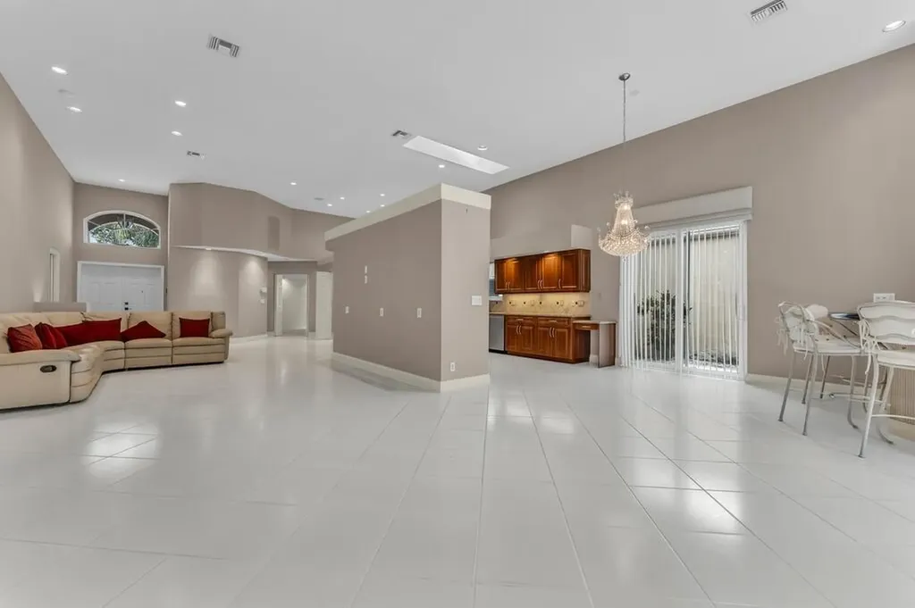 6429 Three Lakes Boynton Beach FL 33437