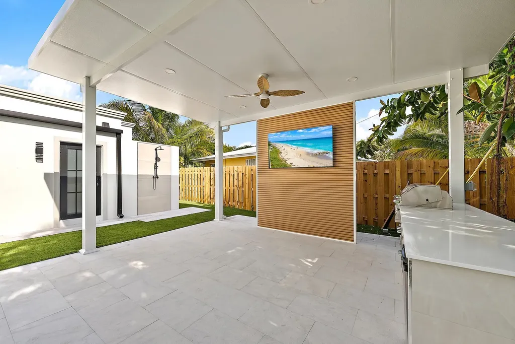391 W Riverside Drive Tequesta FL 33469