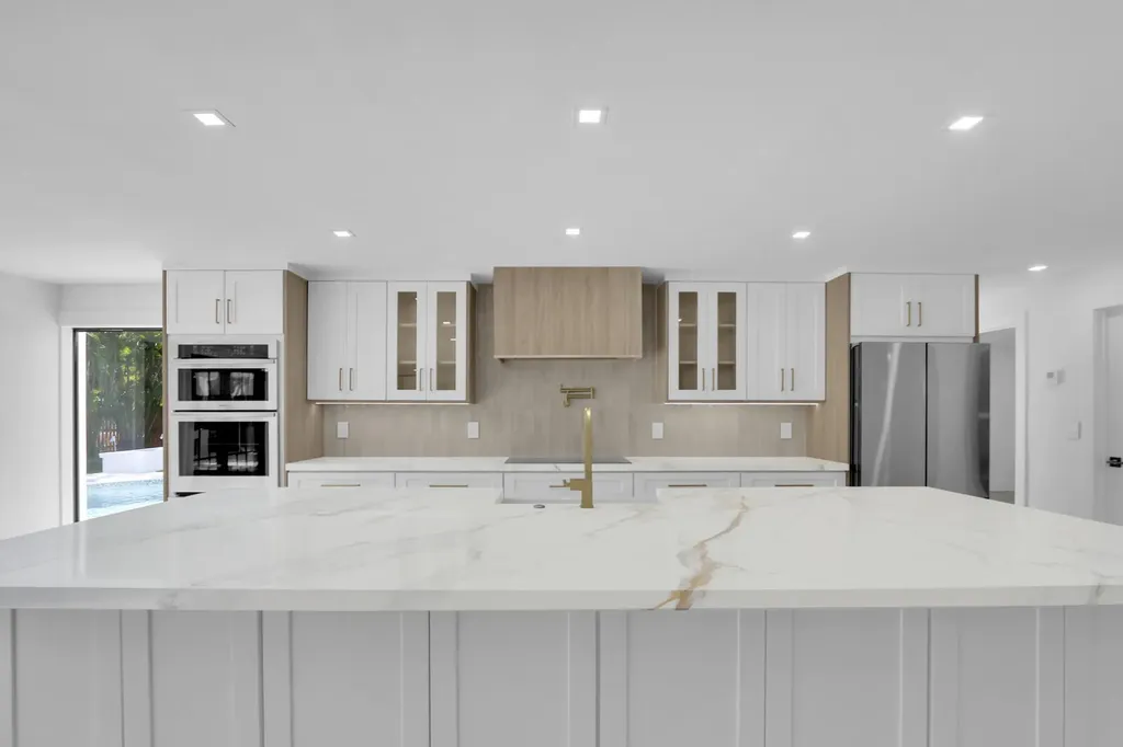 391 W Riverside Drive Tequesta FL 33469
