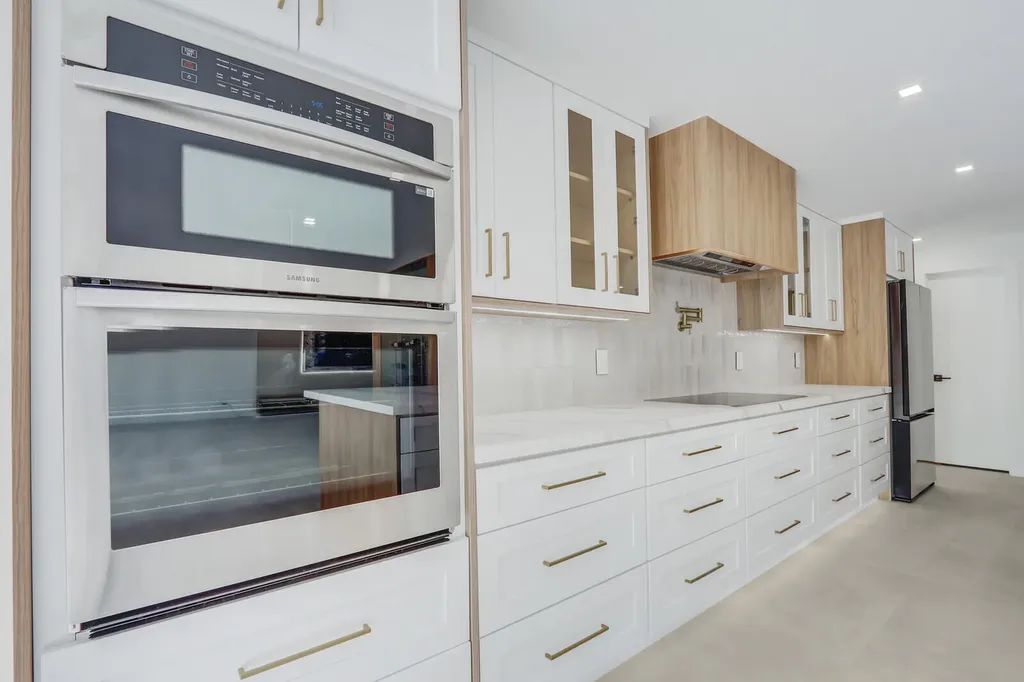 391 W Riverside Drive Tequesta FL 33469