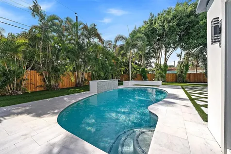 391 W Riverside Drive Tequesta FL 33469