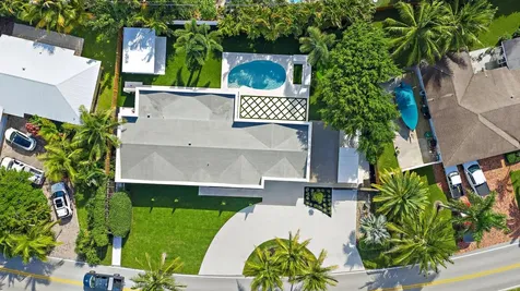 391 W Riverside Drive Tequesta FL 33469