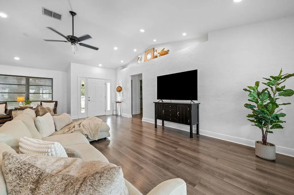 5068 SE Major Way Stuart FL 34997