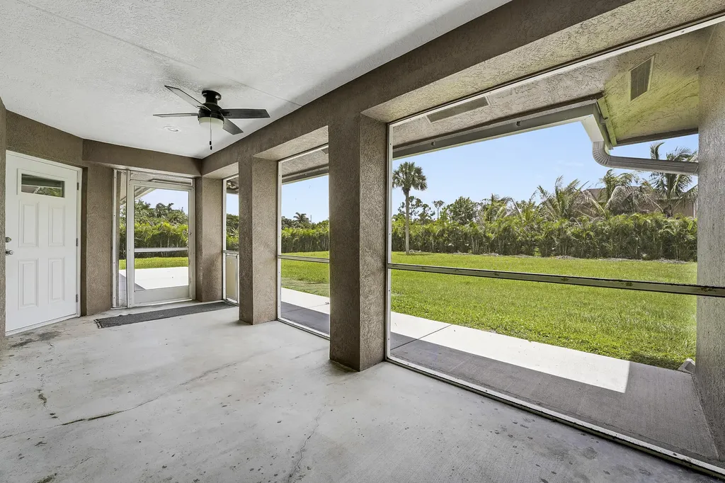 12628 N 70th Place Place N The Acreage FL 33412