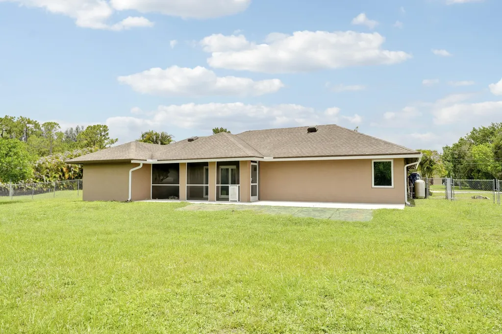 12628 N 70th Place Place N The Acreage FL 33412