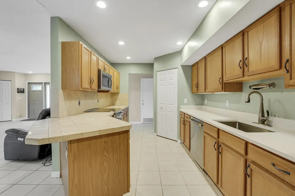 12628 N 70th Place Place N The Acreage FL 33412