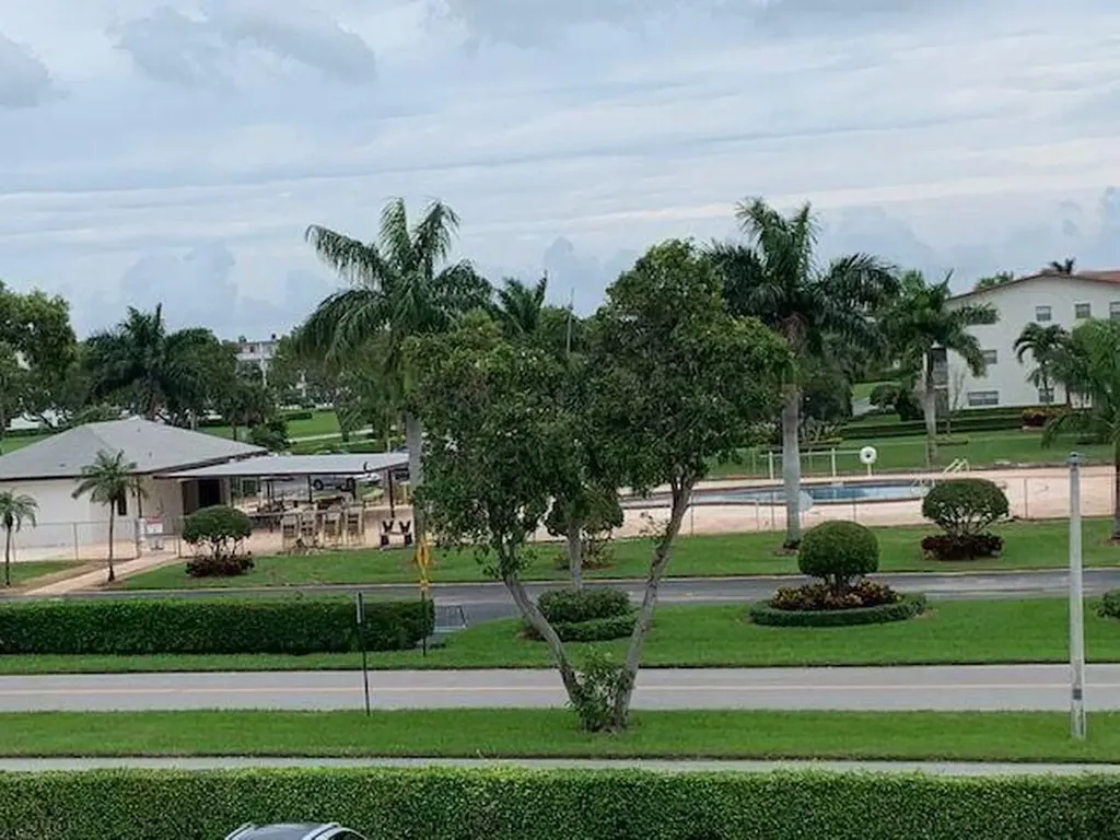 195 Fanshaw Way E Boca Raton FL 33434