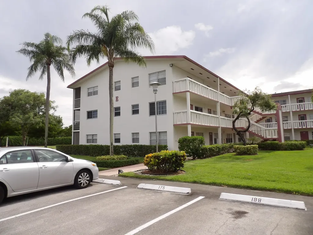 195 Fanshaw Way E Boca Raton FL 33434