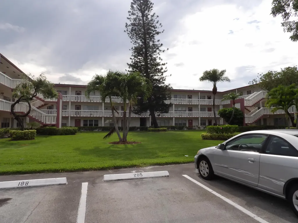 195 Fanshaw Way E Boca Raton FL 33434