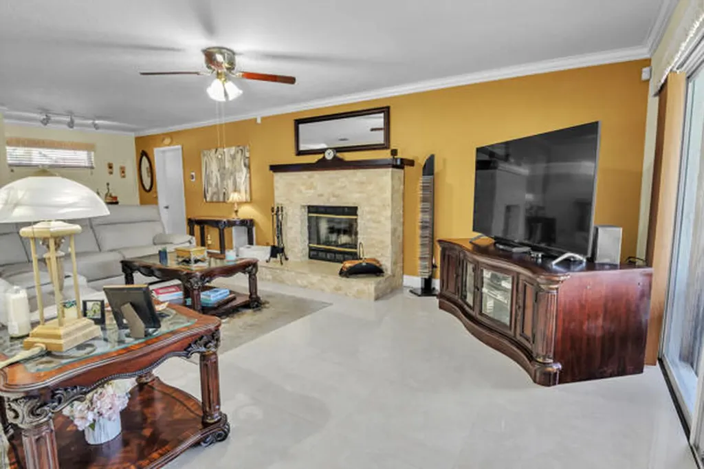 6431 Olde Moat Way Davie FL 33331