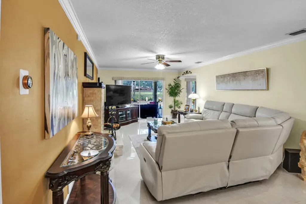 6431 Olde Moat Way Davie FL 33331