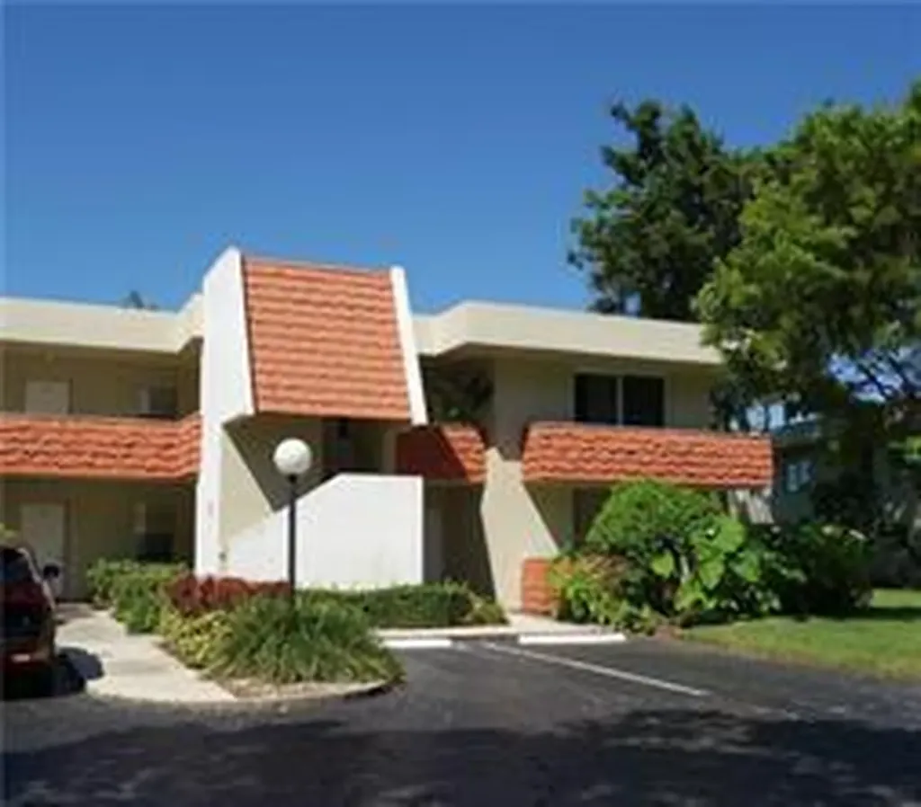 907 Cypress Terrace Pompano Beach FL 33069