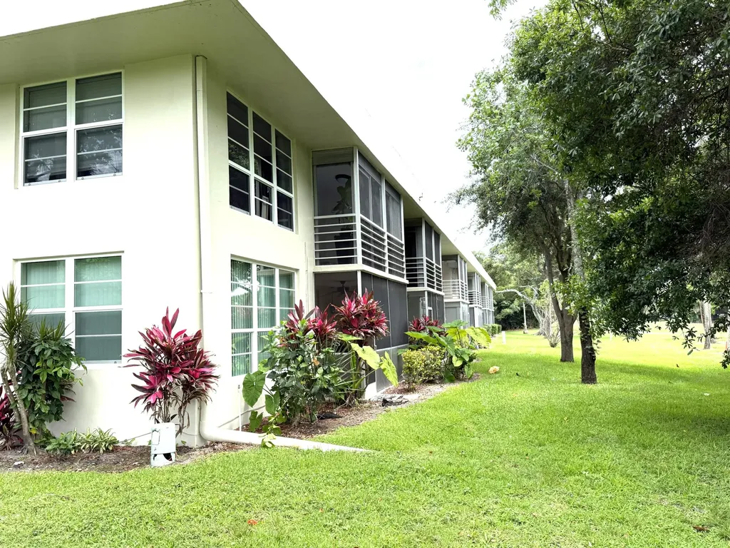907 Cypress Terrace Pompano Beach FL 33069