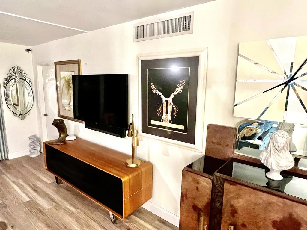 907 Cypress Terrace Pompano Beach FL 33069