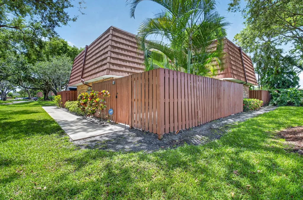 1565 Augusta Circle Delray Beach FL 33445
